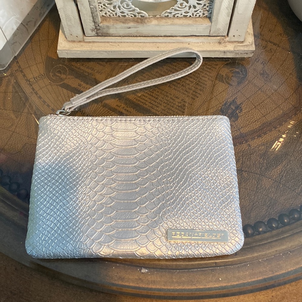 NWOT Rodan + Fields Wristlet Make-Up Bag Silver Snakeskin Pink Lining